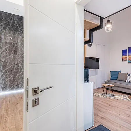 Secret Charming With Ac Apartment *