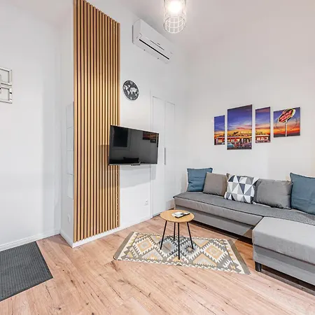 Secret Charming With Ac Apartament *