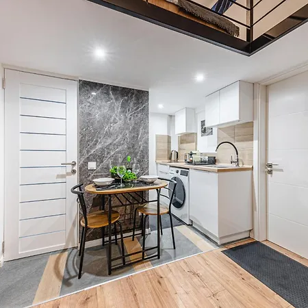 Secret Charming With Ac Apartament