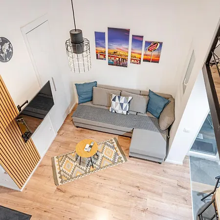 Secret Charming With Ac * Budapesta