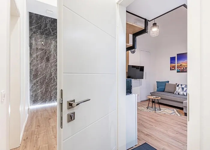 Secret Charming With Ac Apartment *
